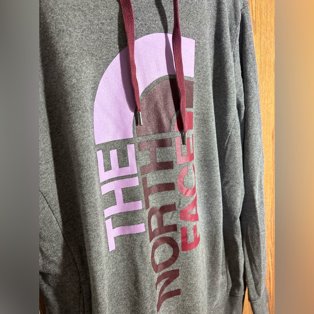 The North Face Graphic Hoodie - Picture 4 of 5
